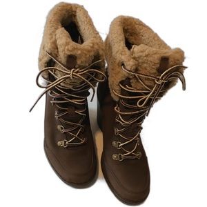 Timberland Women Boots (size 6)
